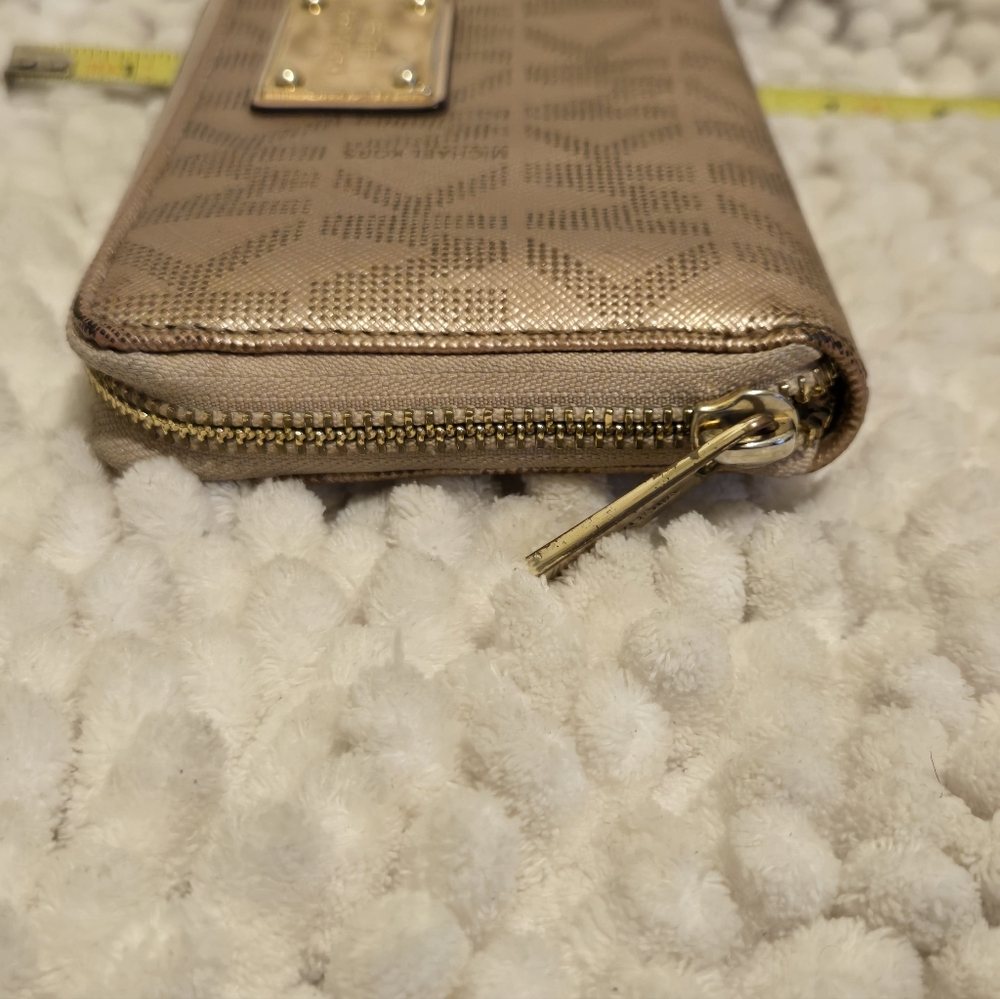 Michael kors rose gold and gold wallet - Picture 6 of 13